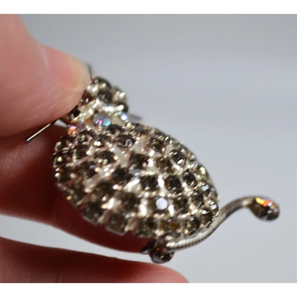 SUZANNE BJONTEGARD Gray Rhinestone‎ Cat Brooch 1.75
